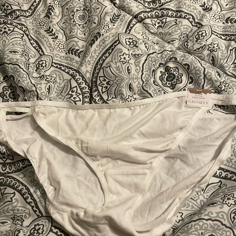 White high bikini style panty